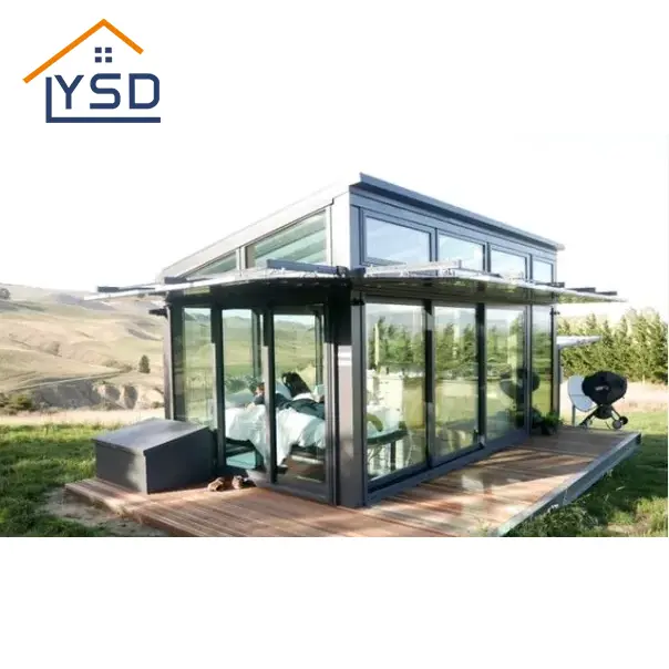Qual é a atitude dos jovens em relação à cabine de vidro transparente?