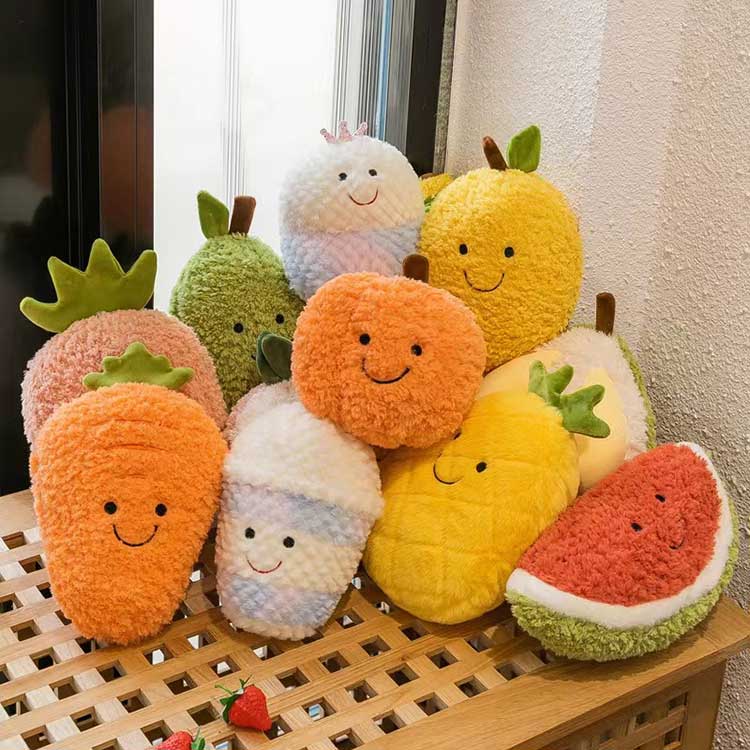Brinquedo de pelúcia de frutas