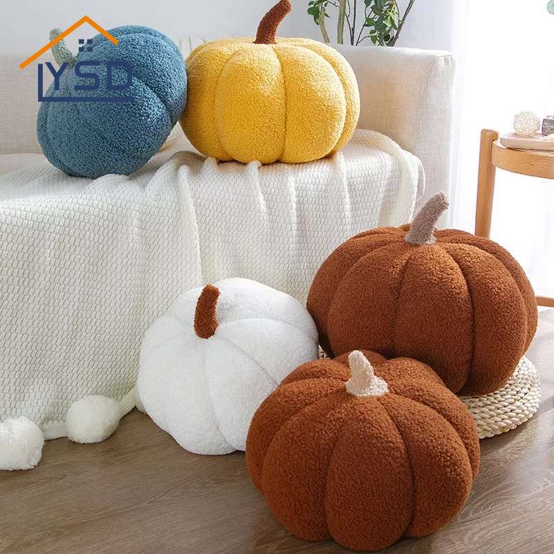 Brinquedo de pelúcia de abóbora