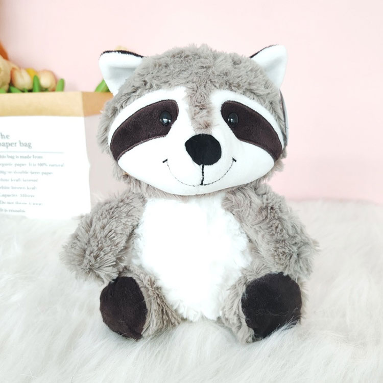 Brinquedo de pelúcia guaxinim com cauda grande e fofa